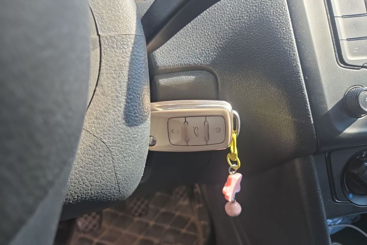 大众 Polo 2014款 1.4L 手动风尚版中控内饰7001