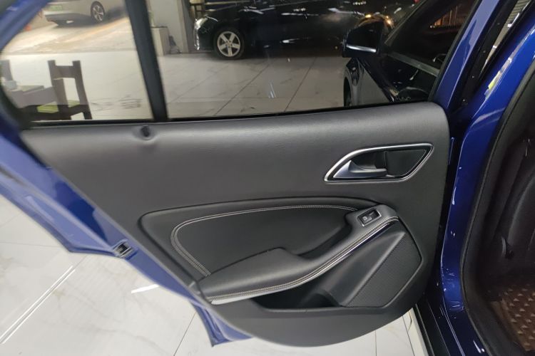 奔驰GLA 2018款 GLA 200 动感型中控内饰7008