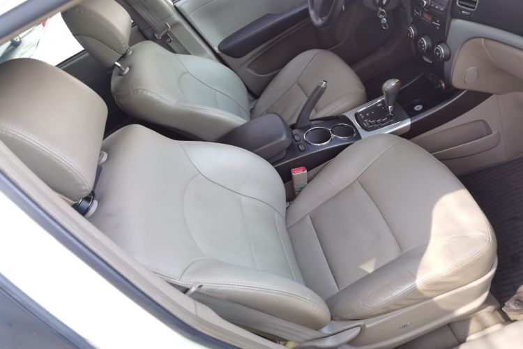 双龙 柯兰多 2011款 2.0T 柴油两驱自动豪华导航版局部细节41