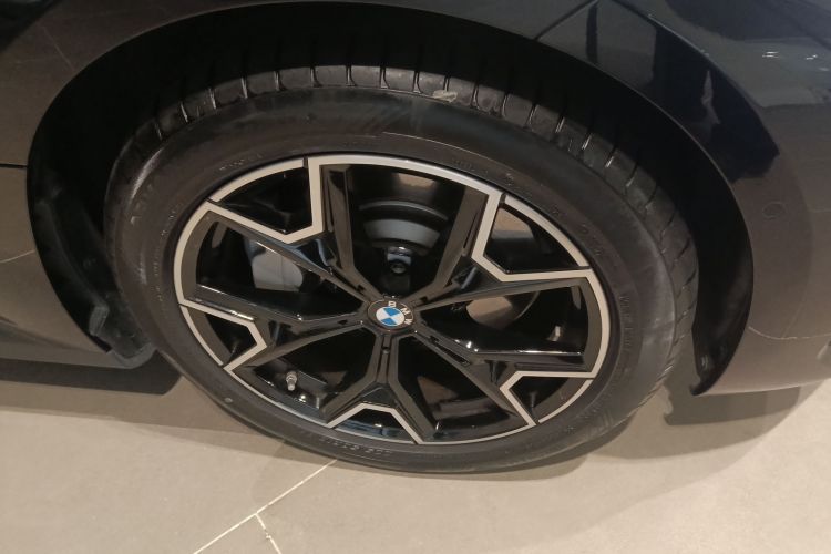 宝马i3 2025款 eDrive 40 L 曜夜套装车身外观10