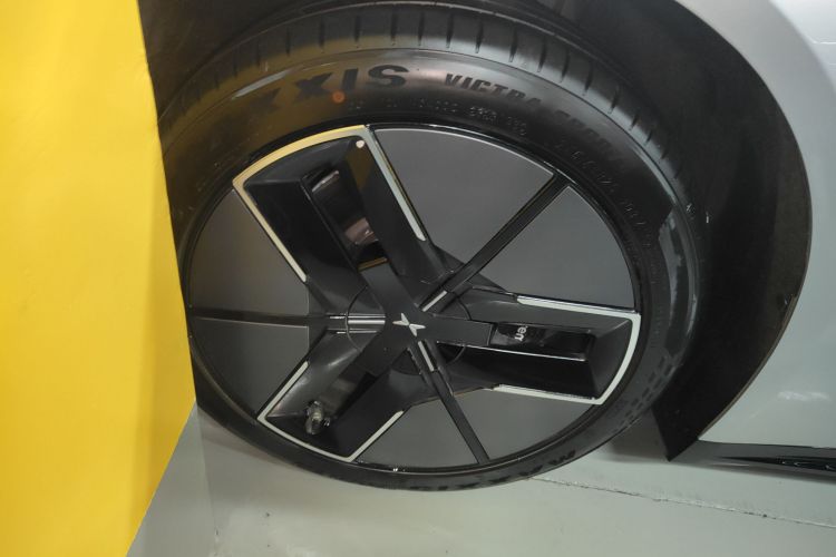 小鹏P7 2025款 702 长续航 Ultra车身外观6007