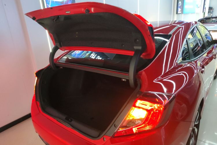 本田 思域 2016款 220TURBO CVT豪华版机舱底盘23