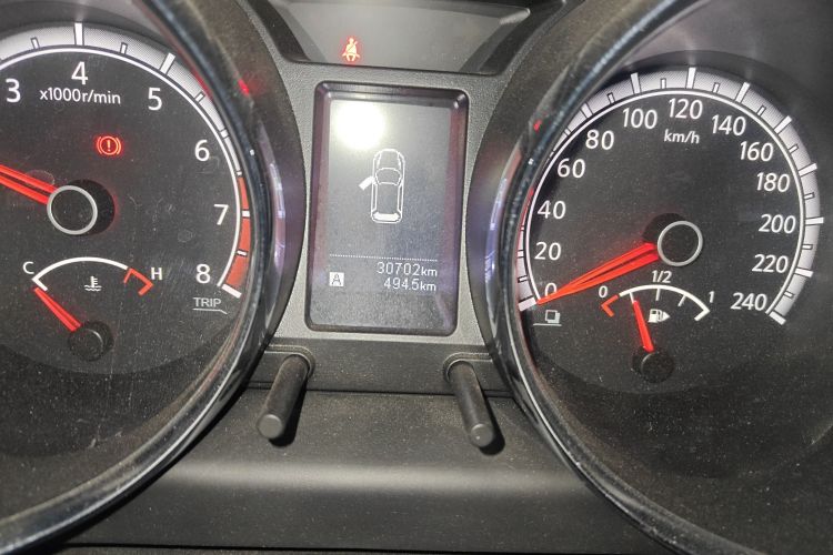 启辰T70 2015款 2.0L 手动睿趣版中控内饰15