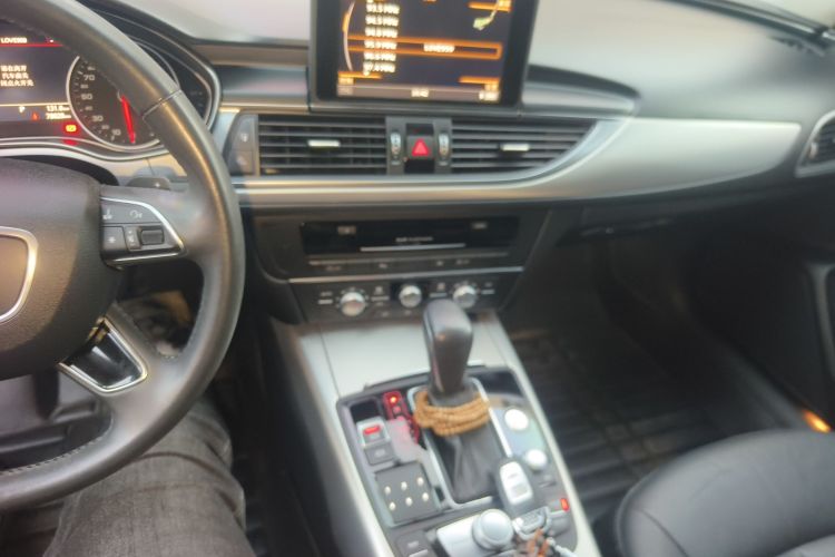 奥迪A6L 2018款 30周年年型 35 TFSI 运动型中控内饰16