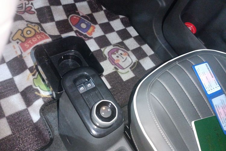 吉利银河 2023款 熊猫mini 200km 耐力熊中控内饰18