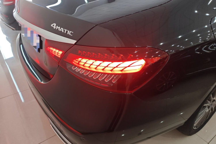 奔驰E级 2021款 改款 E 260 L 4MATIC车身外观9