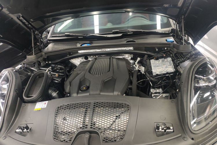 保时捷 2023款 Macan 2.0T机舱底盘24