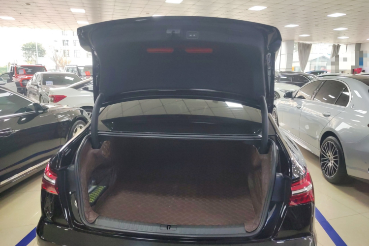 奥迪A6L 2025款 改款 45 TFSI 臻选动感型机舱底盘23