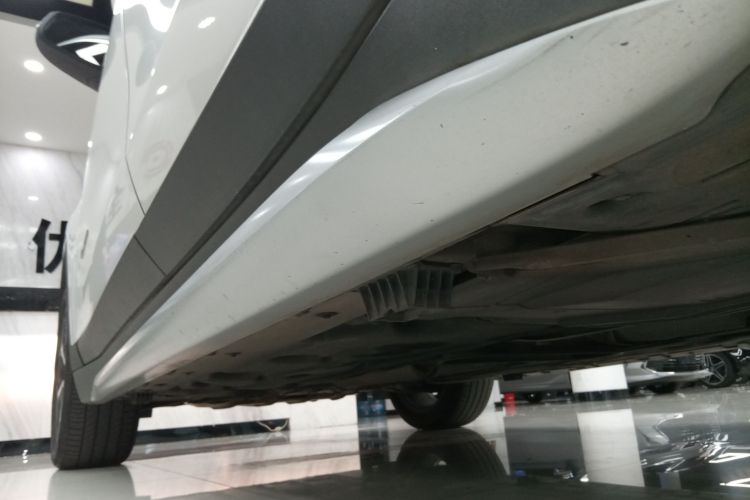 宝马X1 2018款 sDrive18Li 尊享型机舱底盘30