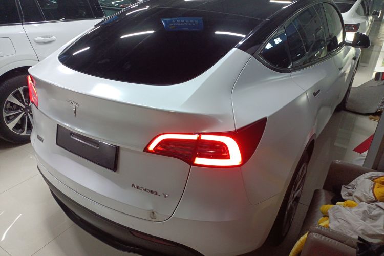特斯拉 Model Y 2022款 改款 后轮驱动版车身外观7