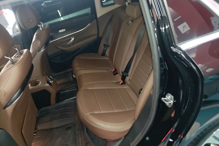 奔驰E级 2019款 E 260 L 运动型中控内饰7004