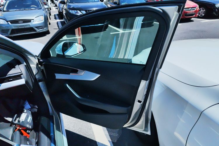 奥迪A4L 2020款 40 TFSI 豪华动感型中控内饰42