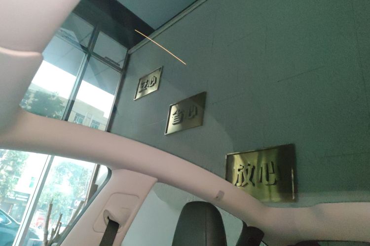 特斯拉 Model Y 2025款 长续航全轮驱动版局部细节22