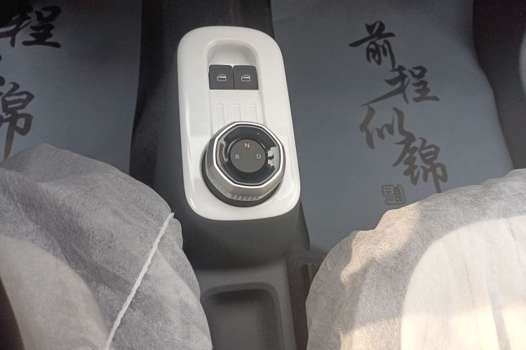 吉利银河 2025款 210km 熊猫卡丁中控内饰18