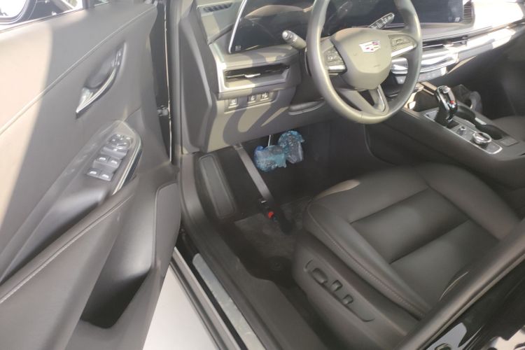 凯迪拉克XT4 2024款 28T 两驱豪华型中控内饰20