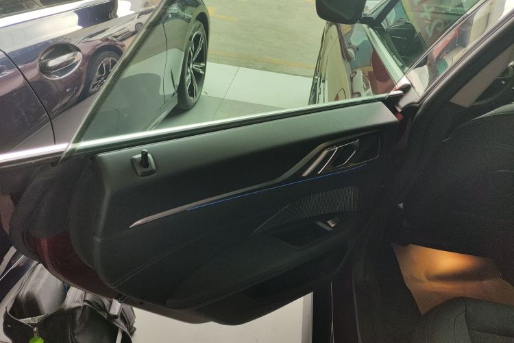 宝马i4 2023款 eDrive35中控内饰7008