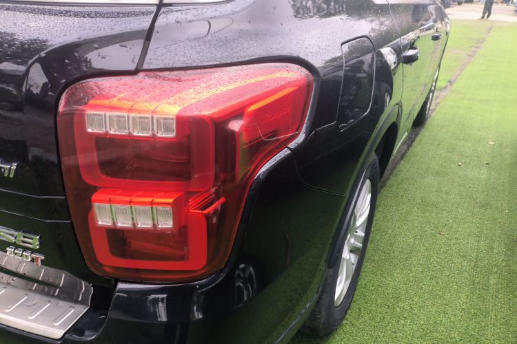 广汽传祺 传祺GS8 2017款  320T 两驱豪华版（七座）车身外观9