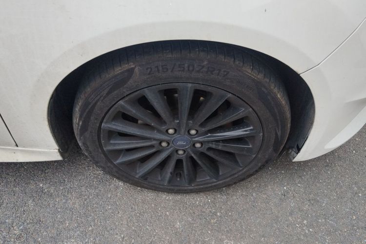 福特 福克斯 2015款 两厢 EcoBoost 180 自动运动型车身外观10