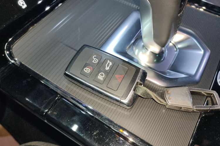 路虎 揽胜极光 2021款 极光L 249PS R-Dynamic S 性能版中控内饰7001