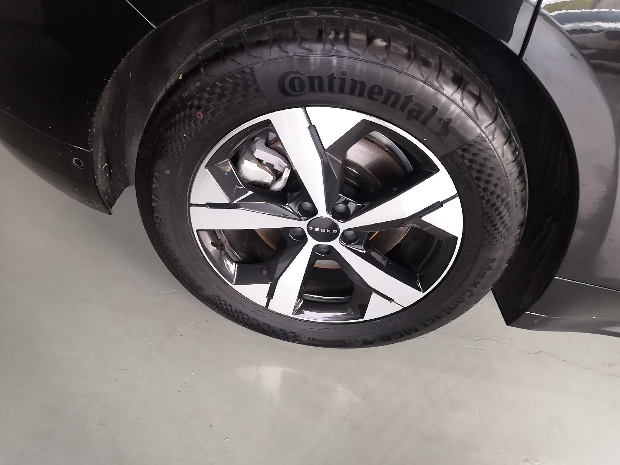 极氪001 2022款 长续航双电机 WE版