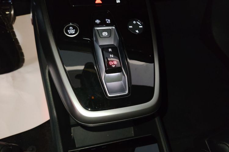 奥迪Q4 e-tron 2024款 40 e-tron 创行版中控内饰18