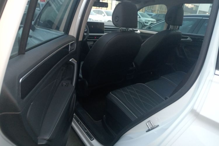 大众 途观L 2024款 300TSI 自动两驱智享版中控内饰21