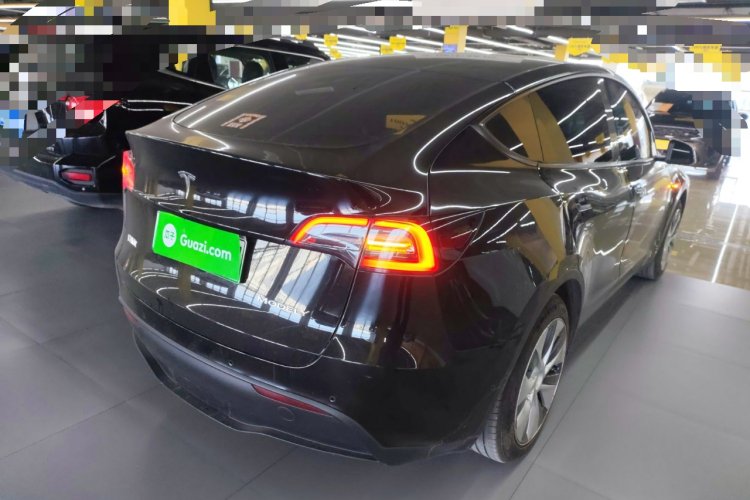 特斯拉 Model Y 2022款 后轮驱动版车身外观7