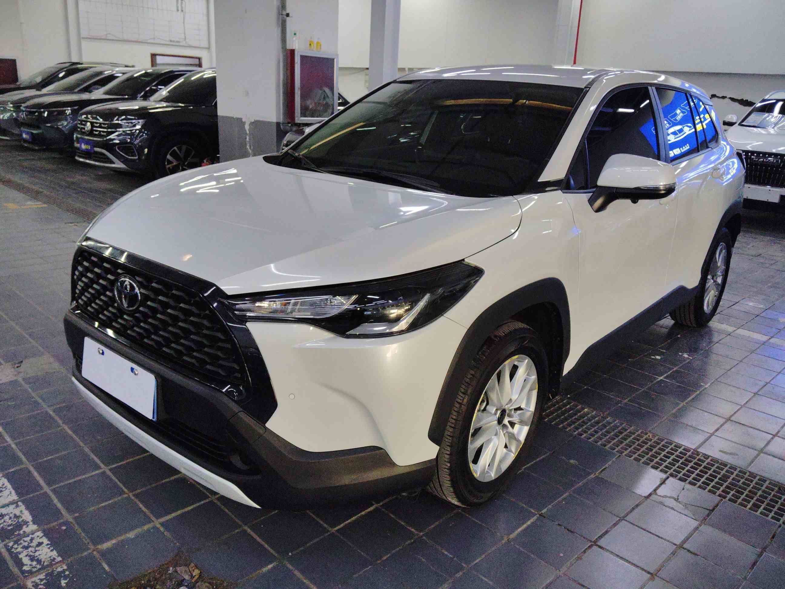 丰田 卡罗拉锐放 2023款 2.0L 先锋版(2)