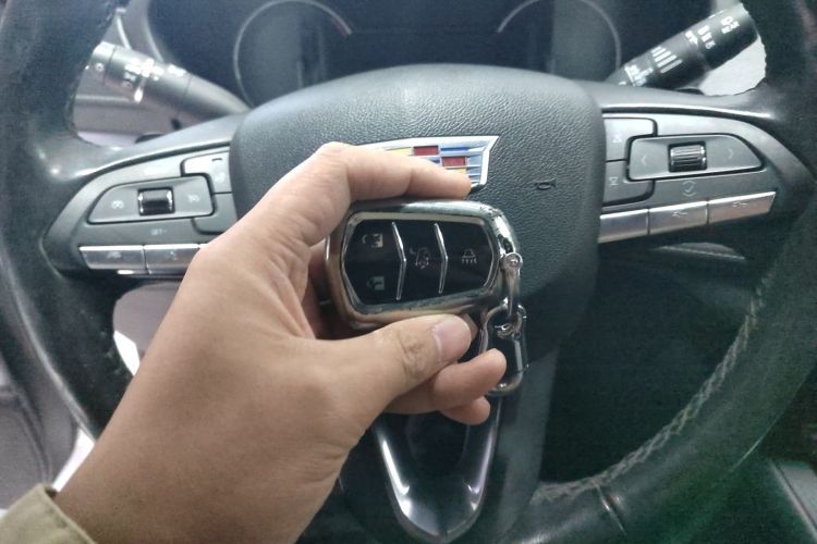 凯迪拉克XT4 2018款 28T 两驱领先型中控内饰11