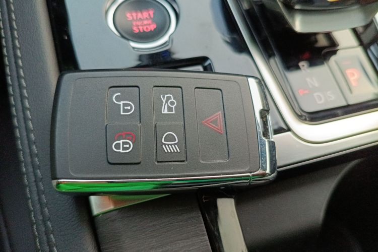 捷豹XFL 2023款 XFL 2.0T P200 两驱精英豪华版中控内饰11