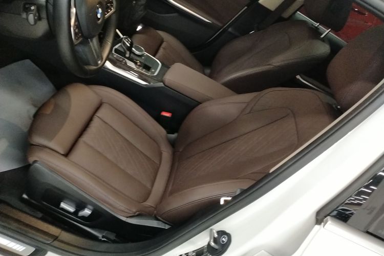 宝马3系 2022款 改款 325Li M运动套装中控内饰19