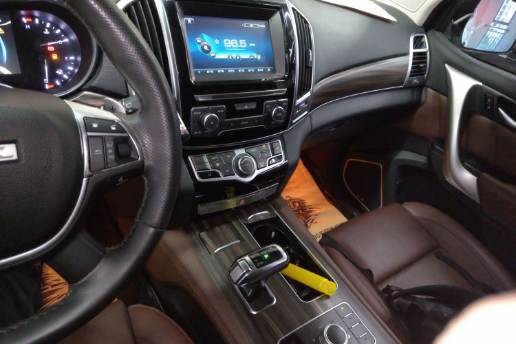 哈弗H9 2017款 2.0T 汽油四驱尊享型 5座局部细节16