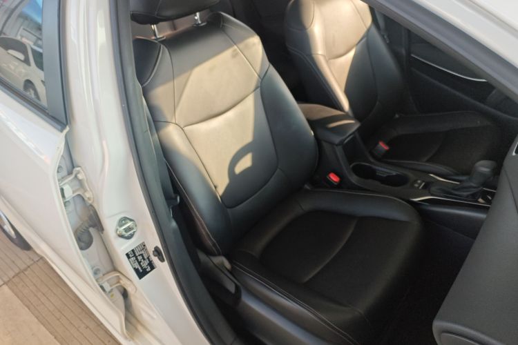 丰田 卡罗拉 2021款 双擎 1.8L E-CVT精英版局部细节41