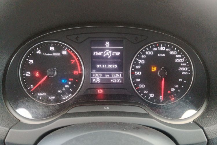 奥迪A3 2018款 30周年年型 Limousine 35 TFSI 运动型中控内饰14