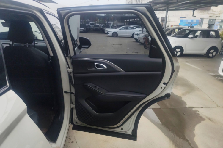 哈弗枭龙MAX 2025款 Hi4 165 Plus 长续航版中控内饰7006