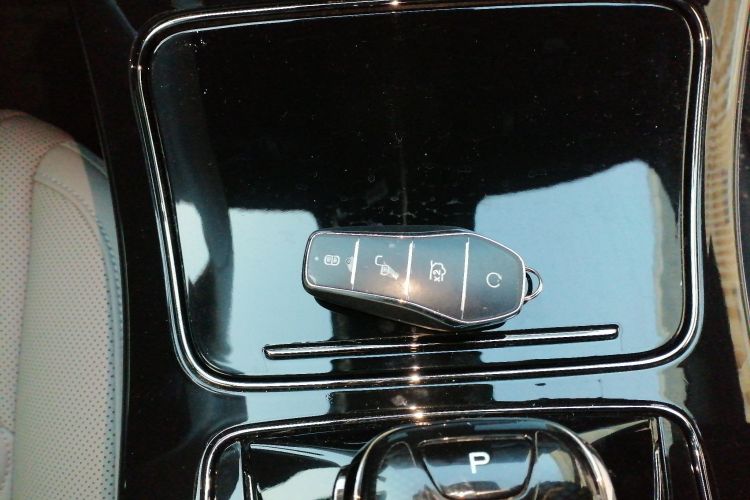 比亚迪 汉 2025款 DM-i 125KM精英型中控内饰11