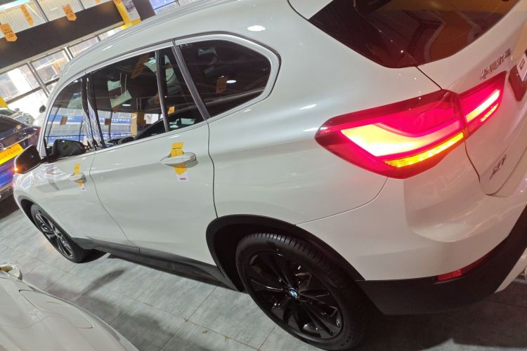 宝马X1 2021款 改款 sDrive20Li 时尚型车身外观4