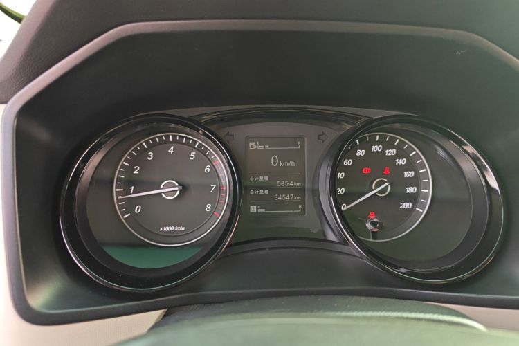 五菱汽车 五菱宏光PLUS 2020款 1.5L 手动舒适型 7座中控内饰14