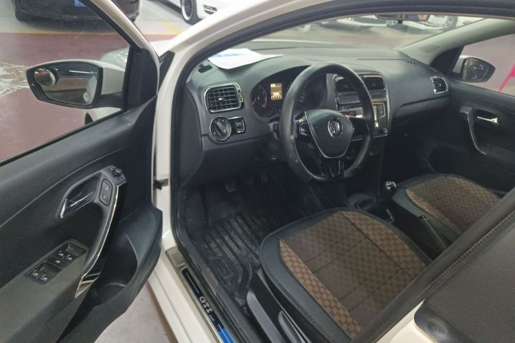 大众 Polo 2016款 1.4L 手动风尚型中控内饰20