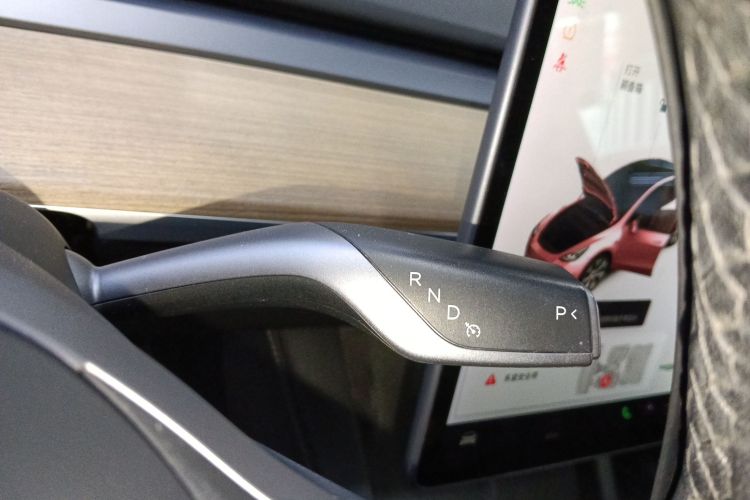 特斯拉 Model Y 2021款 标准续航后驱版中控内饰18