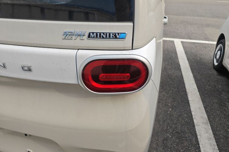 五菱汽车 宏光MINIEV 2024款 第三代 215km 青春版车身外观9