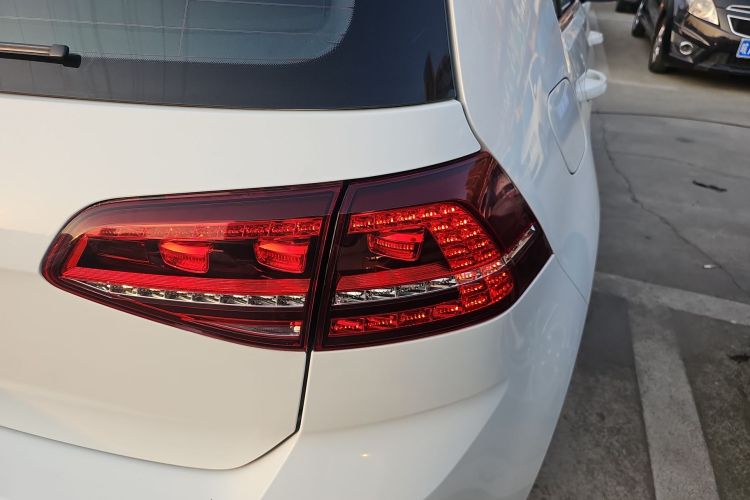 大众 高尔夫 2017款 230TSI 自动舒适百万辆纪念版车身外观9