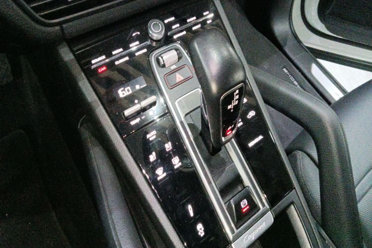 保时捷 Cayenne新能源 2021款 Cayenne E-Hybrid 2.0T局部细节18