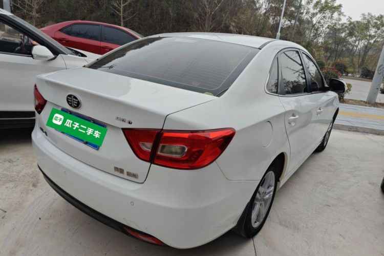 奔腾B30 2017款 1.6L 自动豪华型车身外观7