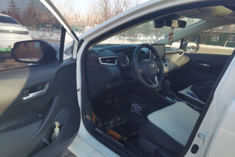 丰田 卡罗拉 2019款 1.2T S-CVT GL-i精英版中控内饰20