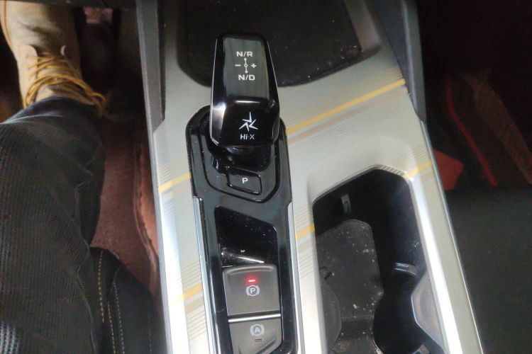 吉利汽车 帝豪L HiP 2024款 龙腾版 1.5TD-DHT Pro 100KM 超越型局部细节18