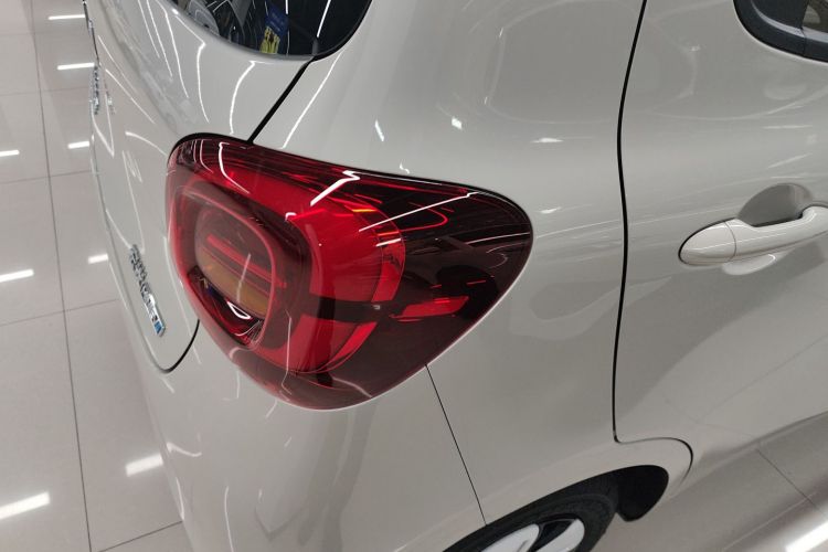 五菱汽车 宏光MINIEV 2025款 四门版 进阶款车身外观9