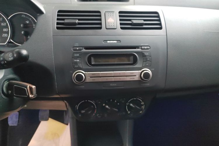 铃木 雨燕 2016款 1.5L 手动时尚型酷玩版局部细节16