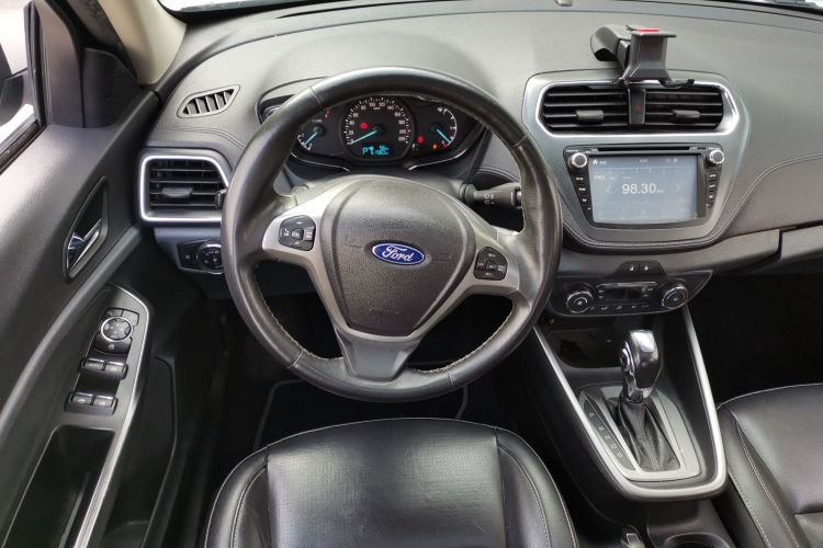 福特 福睿斯 2015款 1.5L 自动时尚型中控内饰13