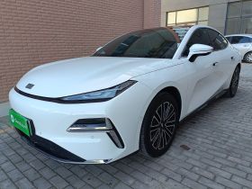 吉利银河 银河星耀8 2025款 130km EM-i 尊享版